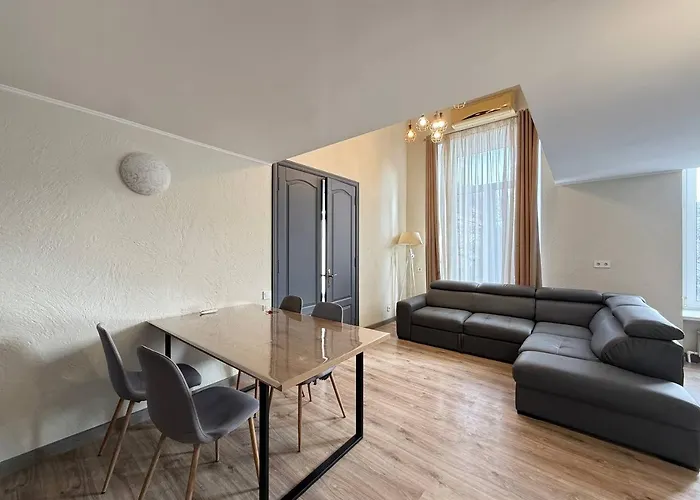 18 Deribasivska Street Jacuzzi Apartment