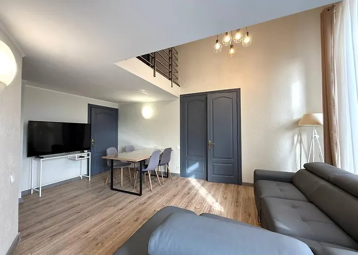 18 Deribasivska Street Jacuzzi Apartment