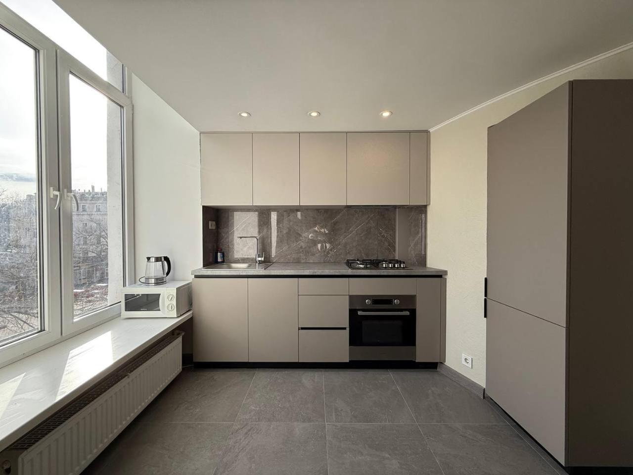 18 Deribasivska Street Jacuzzi Apartment Odesa