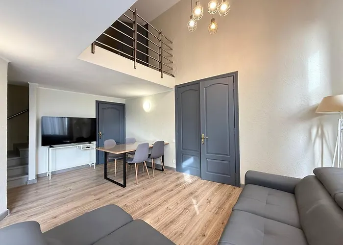 18 Deribasivska Street Jacuzzi Apartment